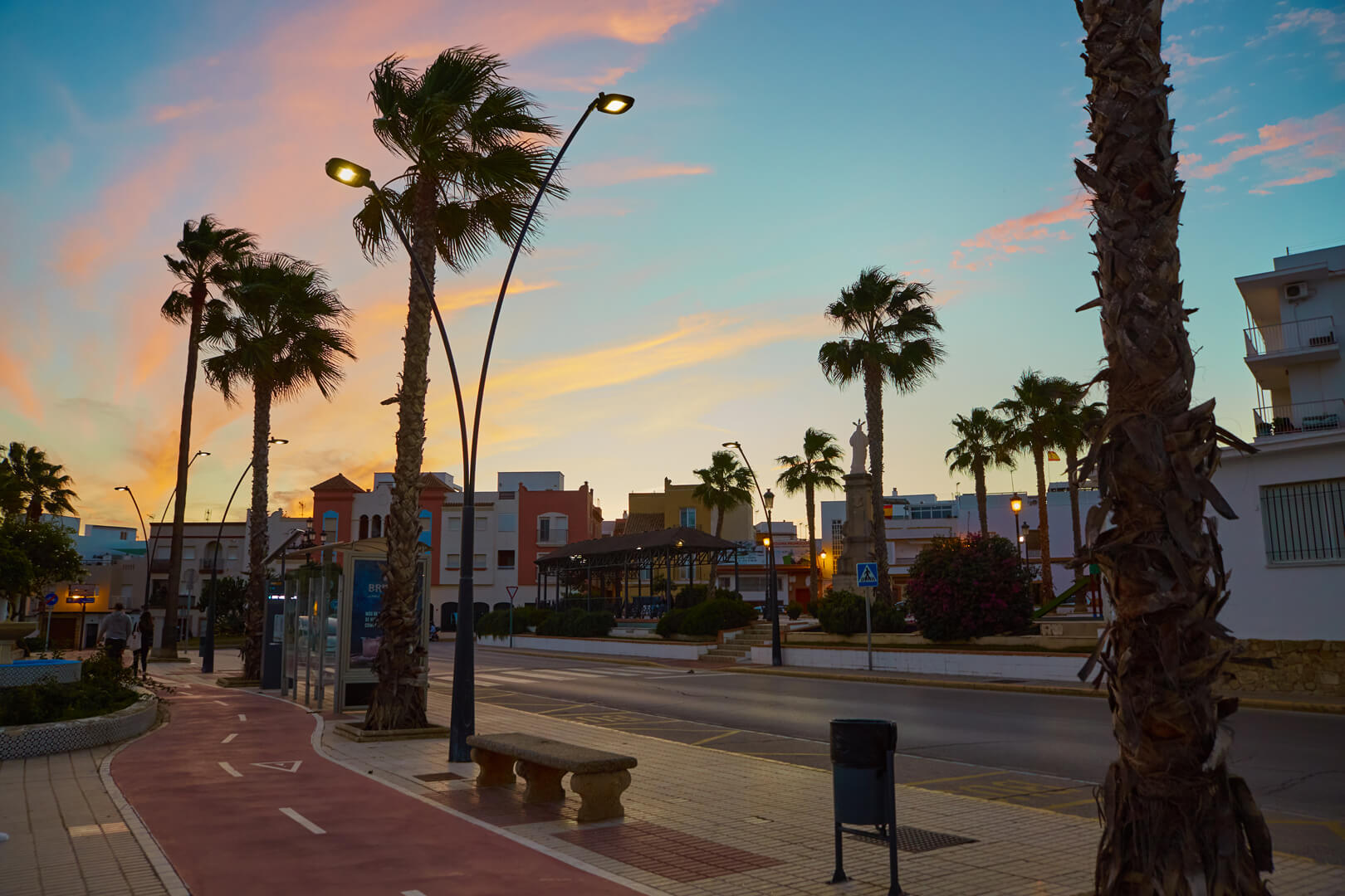 Éclairage moderne et durable – Promenade maritime El Rompidillo à Rota (Cádiz)
