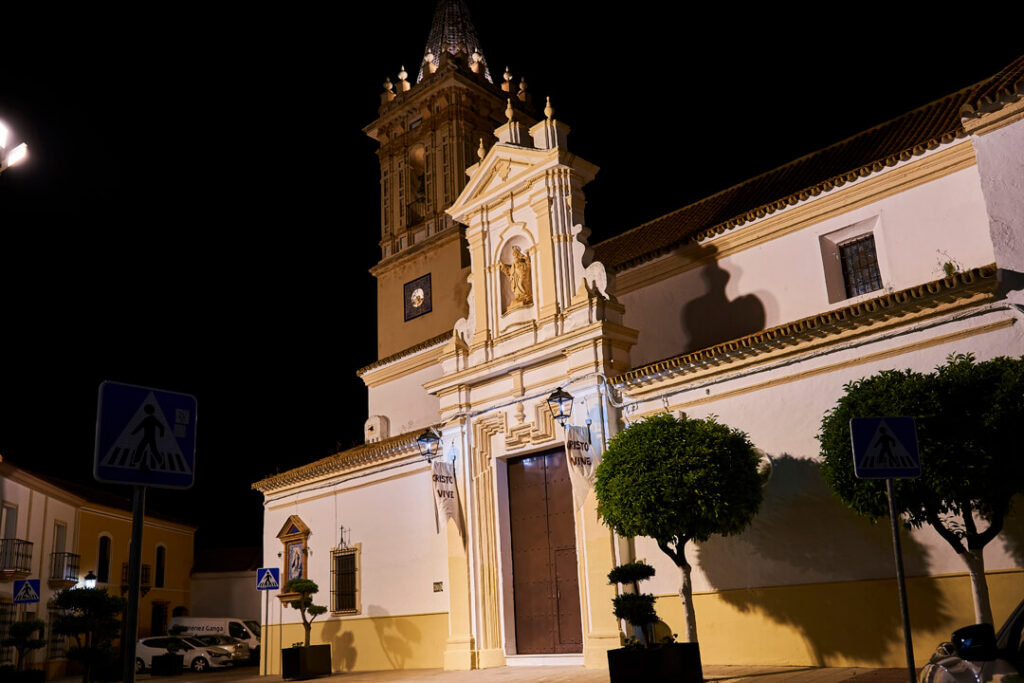 Iluminación exterior de la iglesia de Escacena del Campo en Huelva con proyectores NANTES